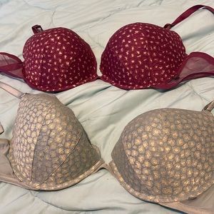 Victoria secret 40 DD bras.Barely worn.
